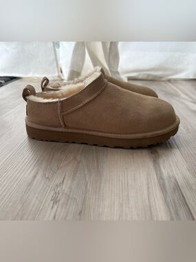 UGG Women’s Size 7 Classic Micro